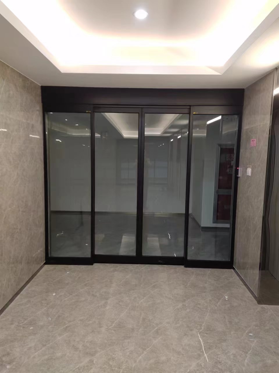 宜兴市玻璃伸缩门