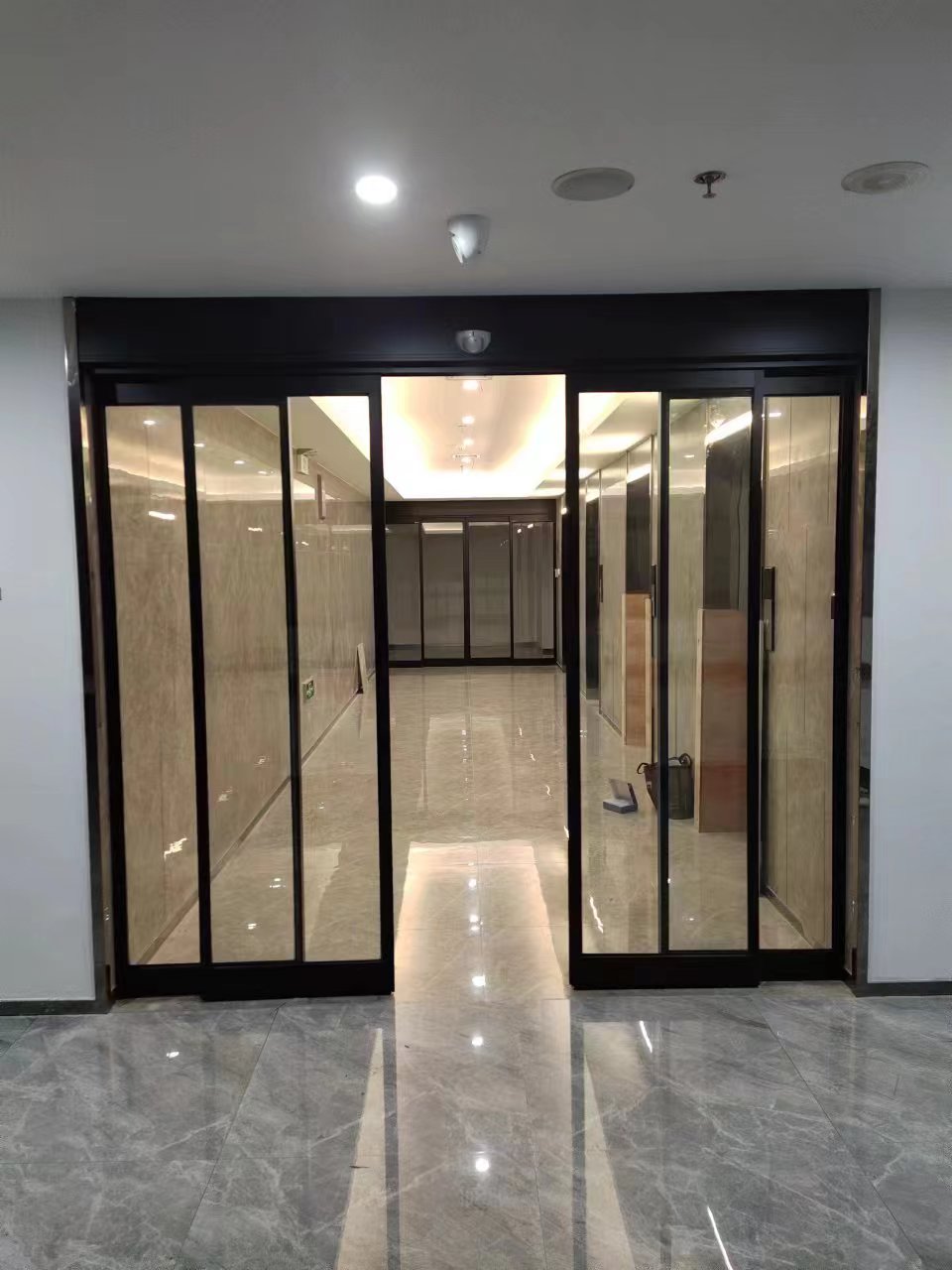 宜兴市玻璃伸缩门